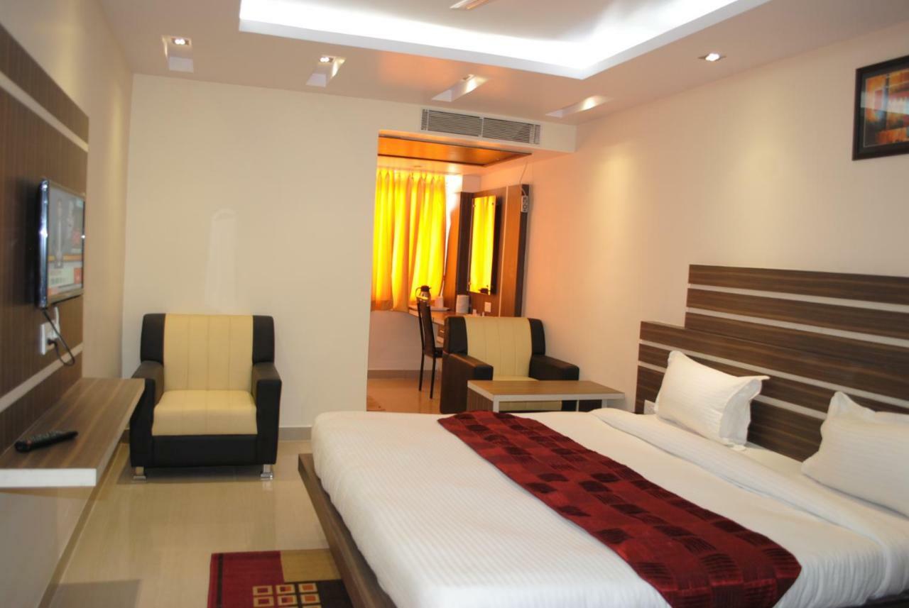 Hotel Saraswati Inn Aurangabad  ภายนอก รูปภาพ