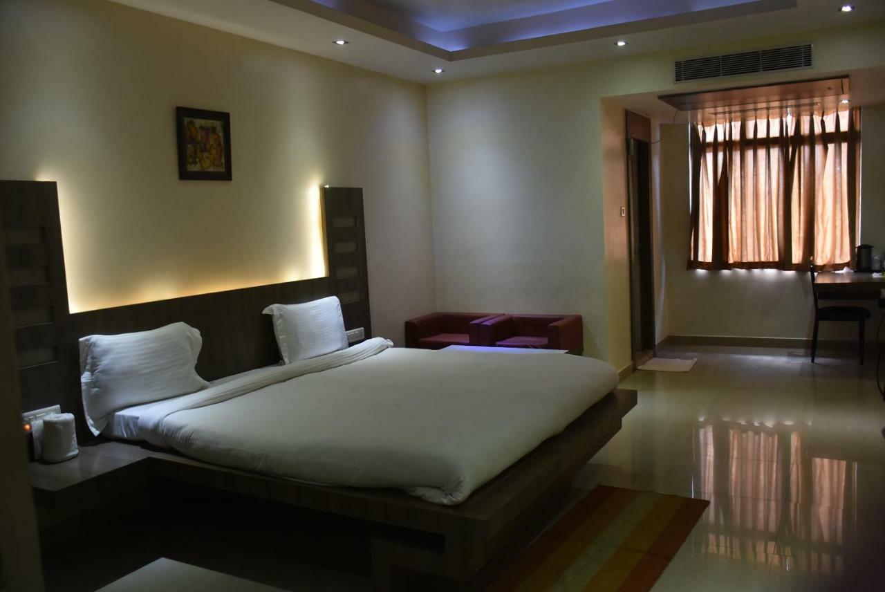 Hotel Saraswati Inn Aurangabad  ภายนอก รูปภาพ